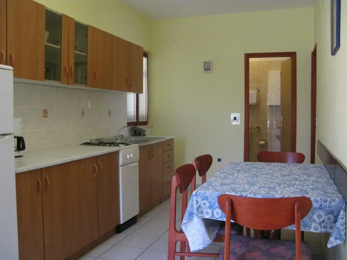 *** Guest house Apartments And Rooms Lanca Banjol Croatia